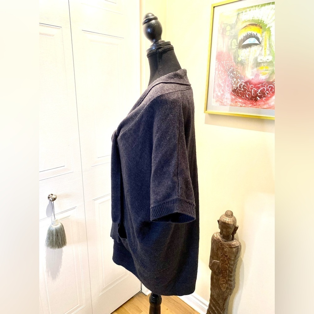 Dex dark grey knit cardi,  open front w/ties, short sleeve dolman cut, pockets🩶 - Picture 6 of 10